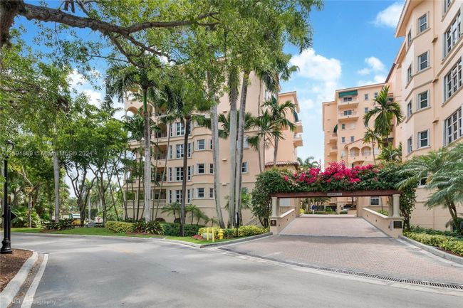 294 - 13635 Deering Bay Dr, Condo with 3 bedrooms, 4 bathrooms and null parking in Coral Gables FL | Image 4
