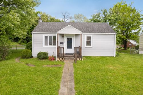 528 Cedarhurst Dr, N Versailles, PA, 15137-2228 | Card Image