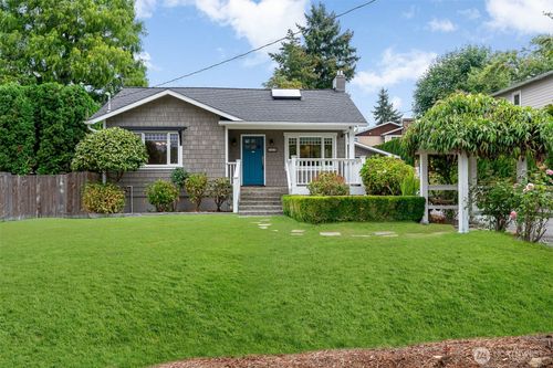 724 16th Ave W, Kirkland, WA, 98033-4824 | Card Image