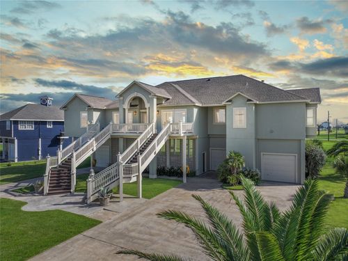 813 Pinata Dr, Crystal Beach, TX, 77650 | Card Image
