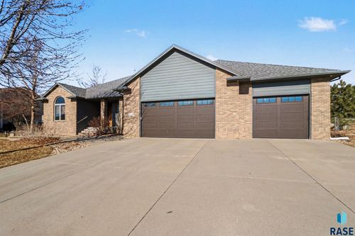 1004 W Laquinta St, Sioux Falls, SD, 57108-3316 | Card Image