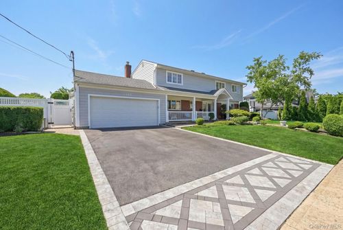 133 Thornwood Rd, Massapequa Park, NY, 11762-4024 | Card Image