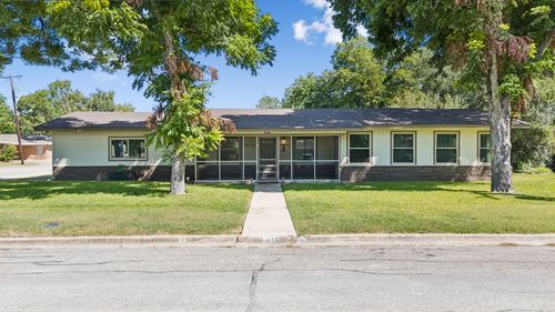 811 Nixon St, Lockhart, TX, 78644-2523 | Card Image