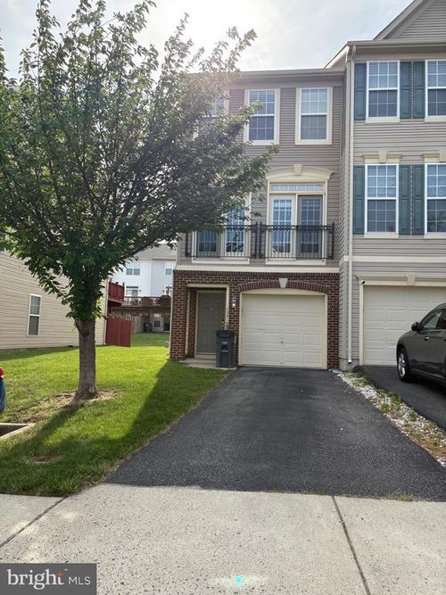 15718 John Diskin Cir, WOODBRIDGE, VA, 22191-6550 | Card Image