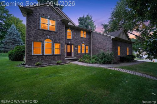 4380 Red Oak Blvd, Waterford Twp, MI, 48329-4720 | Card Image