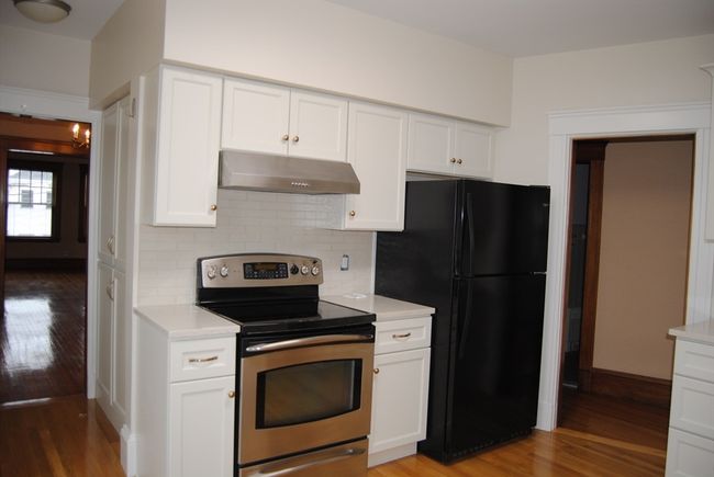 2 - 141 Winsor Ave, Condo with 2 bedrooms, 1 bathrooms and 2 parking in Watertown MA | Image 11
