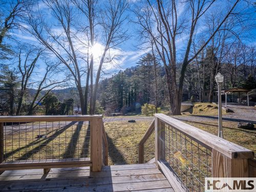 103 Briarberry Ln, Glenville, NC, 28736-7716 | Card Image