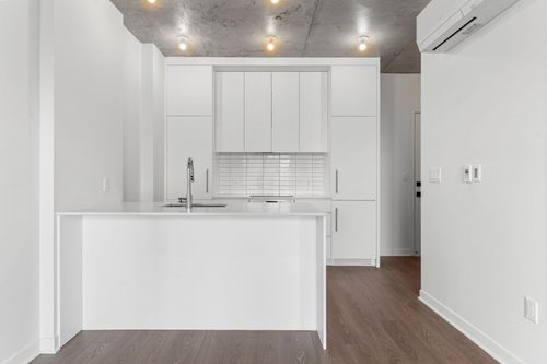 504-3045 Boul De L'Assomption, Montréal, QC, H1N0E5 | Card Image