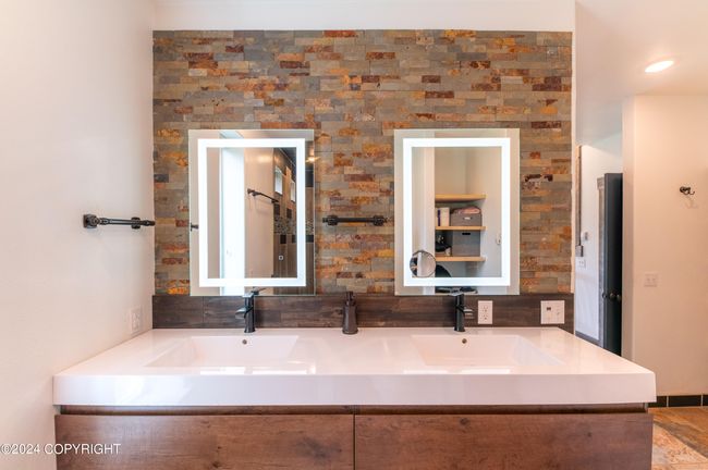 Primary ensuite | Image 12