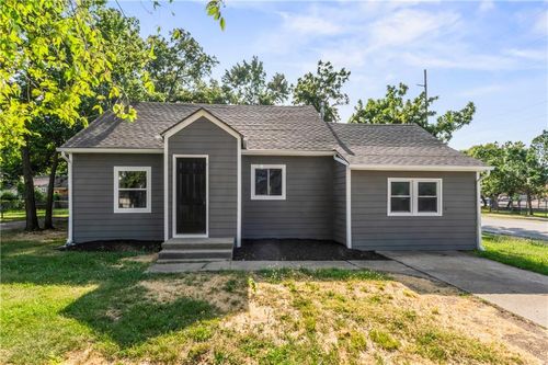 1830 Illinois St, Lawrence, KS, 66044-4044 | Card Image