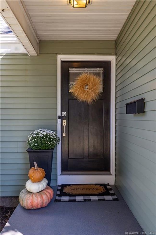 118 Longvue Dr, House other with 3 bedrooms, 2 bathrooms and 4 parking in Wethersfield CT | Image 4