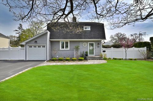 88 Webster St, Westbury, NY, 11590-1827 | Card Image