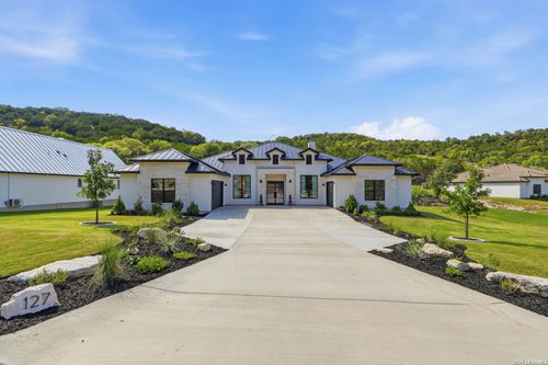 127 Heartland Ln, Boerne, TX, 78006-3140 | Card Image