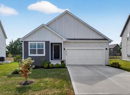 9005 9th Terrace Ct, Blue Springs, MO, 64064-7830 | Card Image
