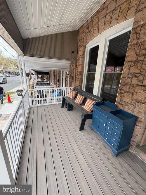 1372 Perkiomen Ave, READING, PA, 19602-2156 | Card Image