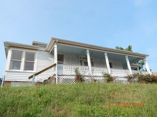 1642 Beverley St W, STAUNTON, VA, 24401 | Card Image