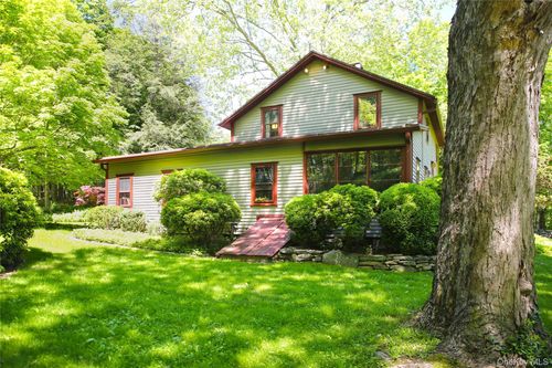 242 Smith Ridge Rd, South Salem, NY, 10590-2209 | Card Image