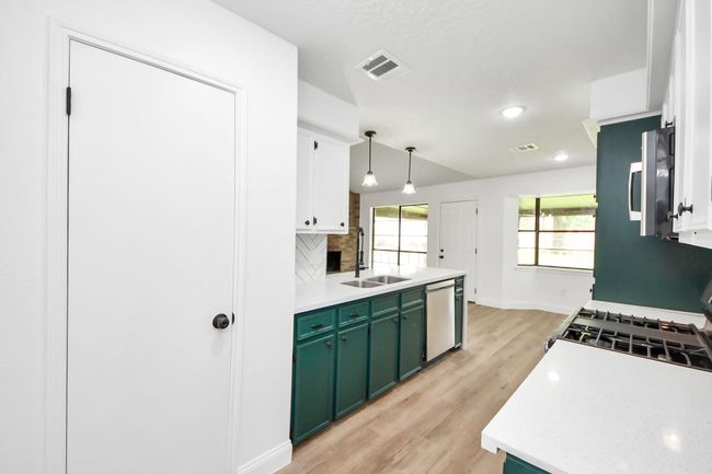 2712 Laurel Creek Way, House other with 4 bedrooms, 2 bathrooms and 2 parking in Pearland TX | Image 17