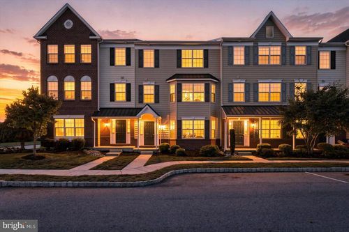 m31-2077 Morgan Hill Dr, PENNSBURG, PA, 18073-1210 | Card Image