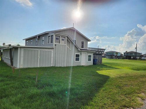 522 Surf Dr, Surfside Beach, TX, 77541-9139 | Card Image