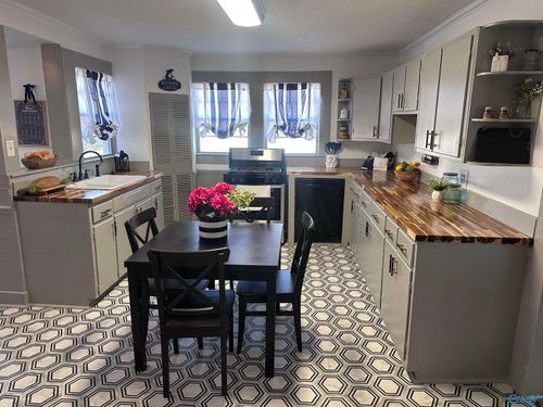 4 Lakefront Ave, Gadsden, AL, 35904-1638 | Card Image