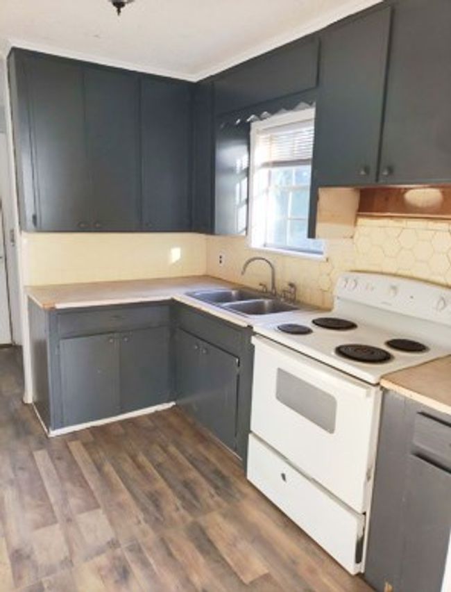414 Future St, Home with 3 bedrooms, 2 bathrooms and null parking in Palestine TX | Image 11