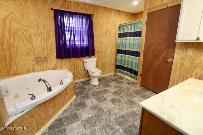 212 Southern Downs Dr, House other with 4 bedrooms, 3 bathrooms and 5 parking in Lexington TN | Image 11