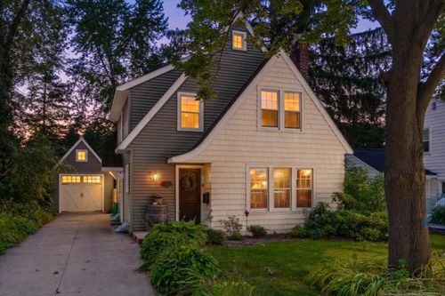 828 Lakeway Ave, Kalamazoo, MI, 49001-4922 | Card Image