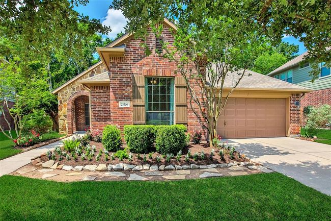 Refreshed landscaping and easy maintenance. | Image 35