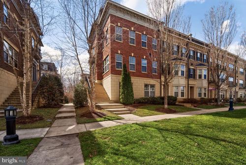 712 Sentry Sq, OXON HILL, MD, 20745-1185 | Card Image