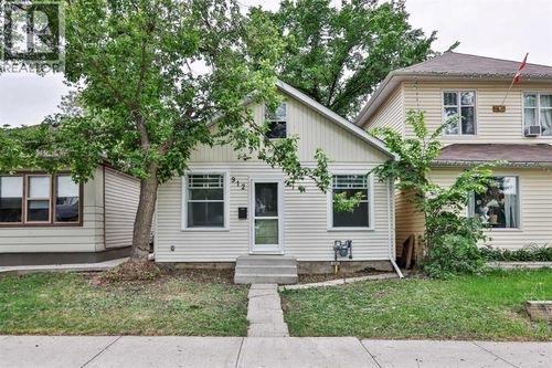 912 8 St S, Lethbridge, AB, T1J2K8 | Card Image