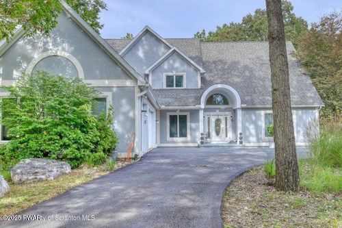 8 Hazlenut Dr, Mountain Top, PA, 18707-1545 | Card Image