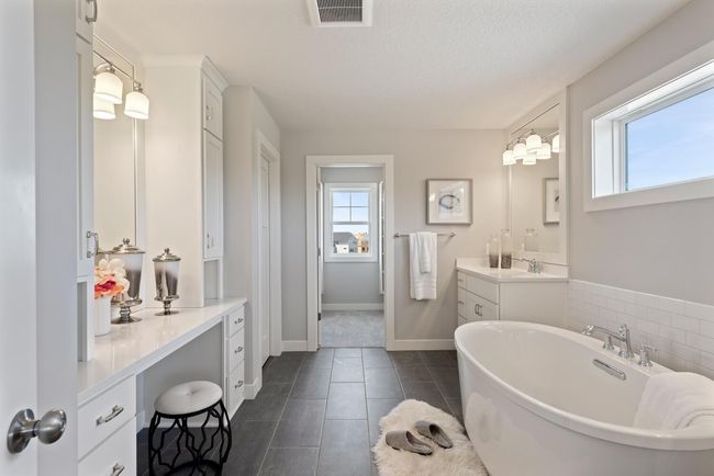 Owner's Bathroom - Picture of Similar Home | Image 8