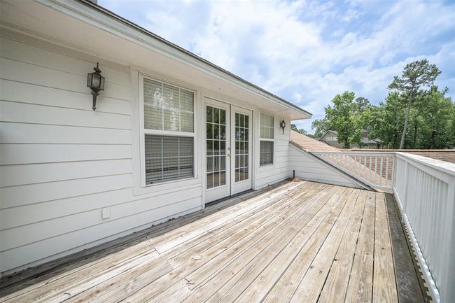Balcony | Image 25
