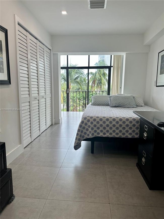 APT-401 - 575 Crandon Blvd, Condo with 2 bedrooms, 2 bathrooms and null parking in Key Biscayne FL | Image 11
