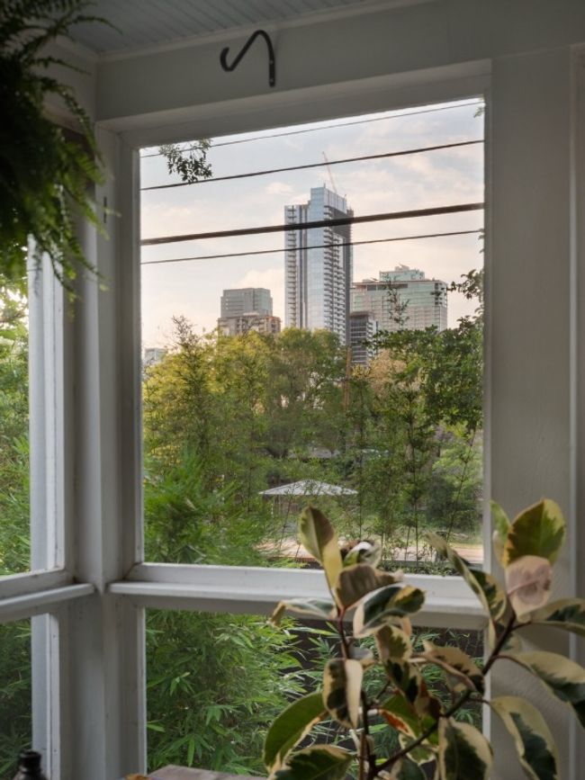 1005 E Riverside Dr, House other with 3 bedrooms, 3 bathrooms and 3 parking in Austin TX | Image 6