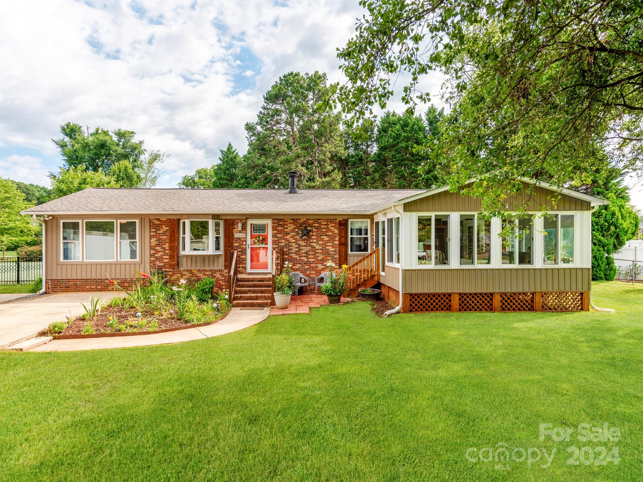 Old Hickory Grove Rd, Mount Holly, NC 28120