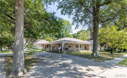 1300 E Cypress St, Charleston, MO, 63834-1414 | Card Image