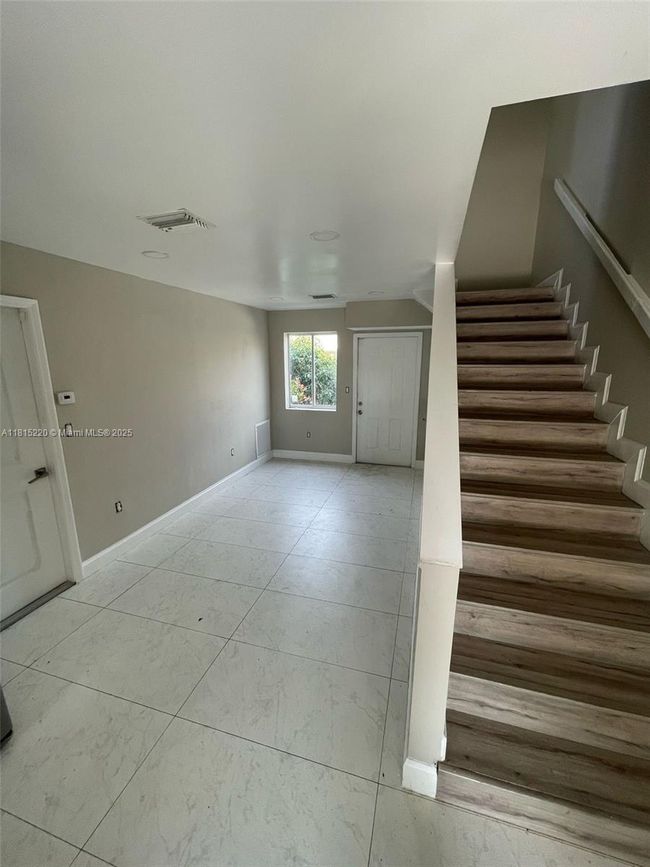 813 Nw 3 Rd Ave, Townhouse with 3 bedrooms, 3 bathrooms and null parking in Fort Lauderdale FL | Image 6