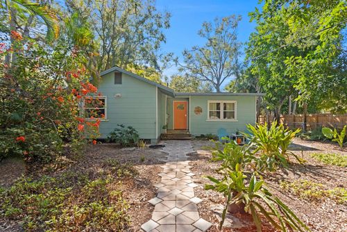 710 34th Ave S, SAINT PETERSBURG, FL, 33705-3733 | Card Image