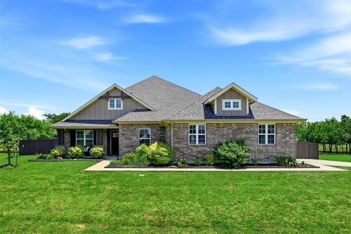 5013 Diamond Dr, Sanger, TX, 76266-6827 | Card Image