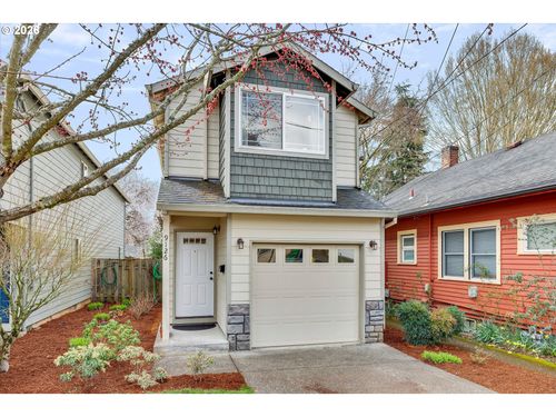 9126 Se Ash St, Portland, OR, 97216 | Card Image