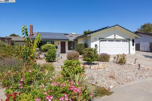 8157 Fairway Ct, Newark, CA, 94560-2133 | Card Image