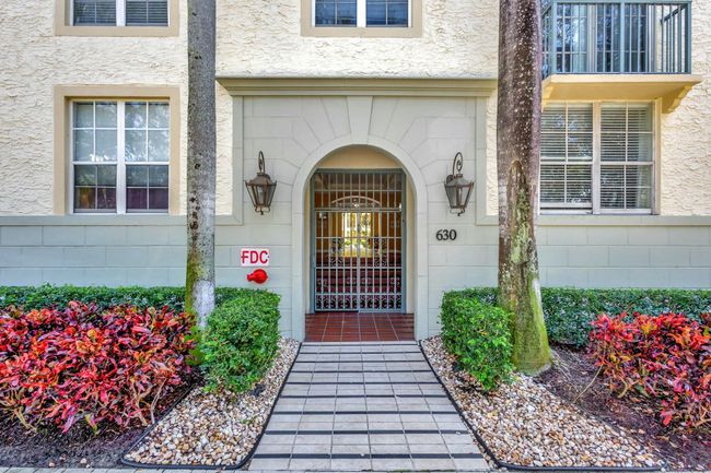 APT-304 - 720 S Sapodilla Ave, Condo with 2 bedrooms, 2 bathrooms and null parking in West Palm Beach FL | Image 5