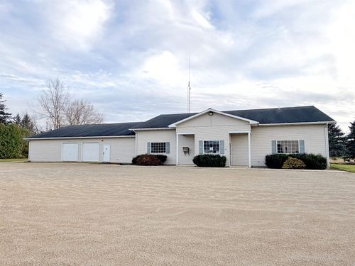 221 5th St Se, Cresco, IA, 52136-1876 | Card Image