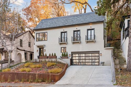 747 Kenwood Pkwy, Minneapolis, MN, 55403-1027 | Card Image