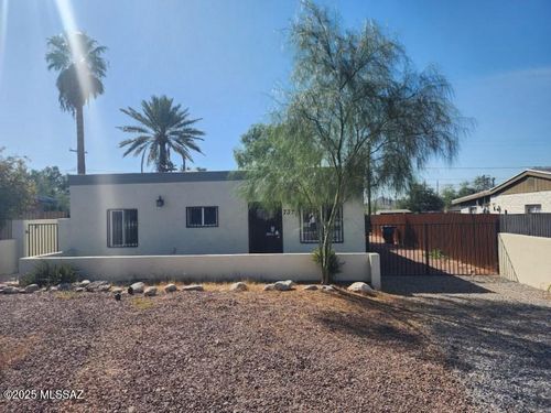 737 W Alturas St, Tucson, AZ, 85705-4105 | Card Image