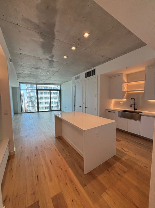 3110-1801 N Pearl St, Dallas, TX, 75201-3076 | Card Image