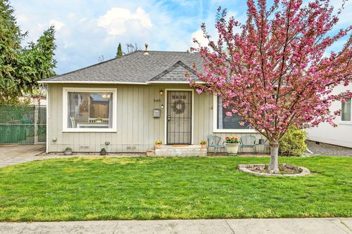 948 Murray Ave, Medford, OR, 97501-3282 | Card Image