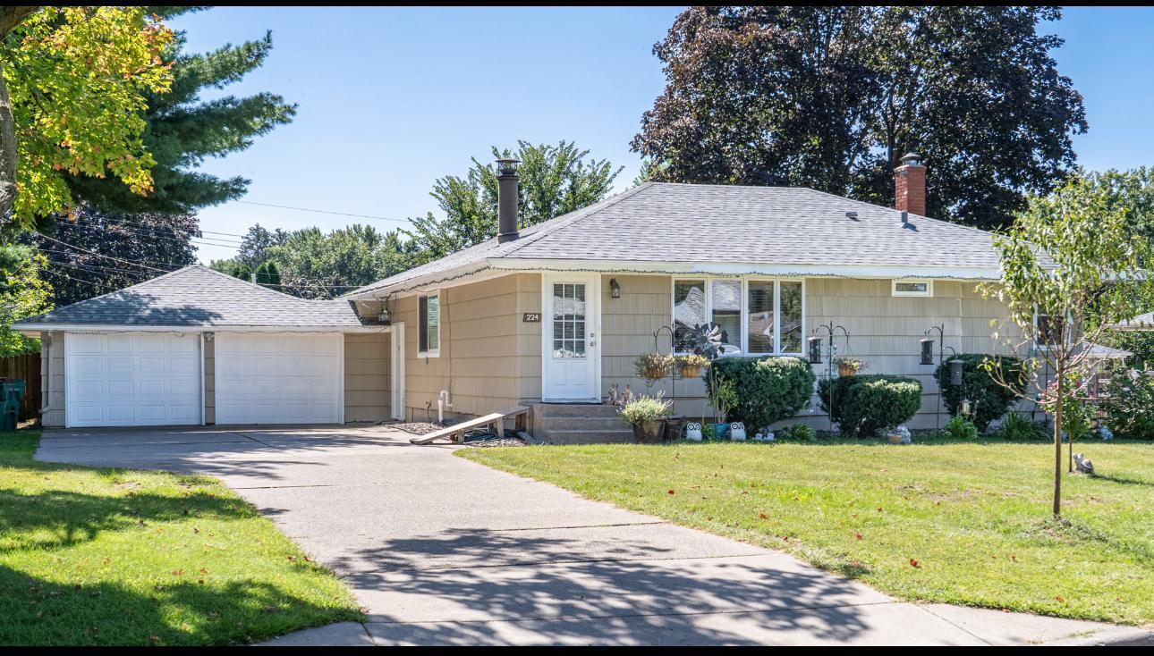 Maple Ln, Saint Paul, MN 55113